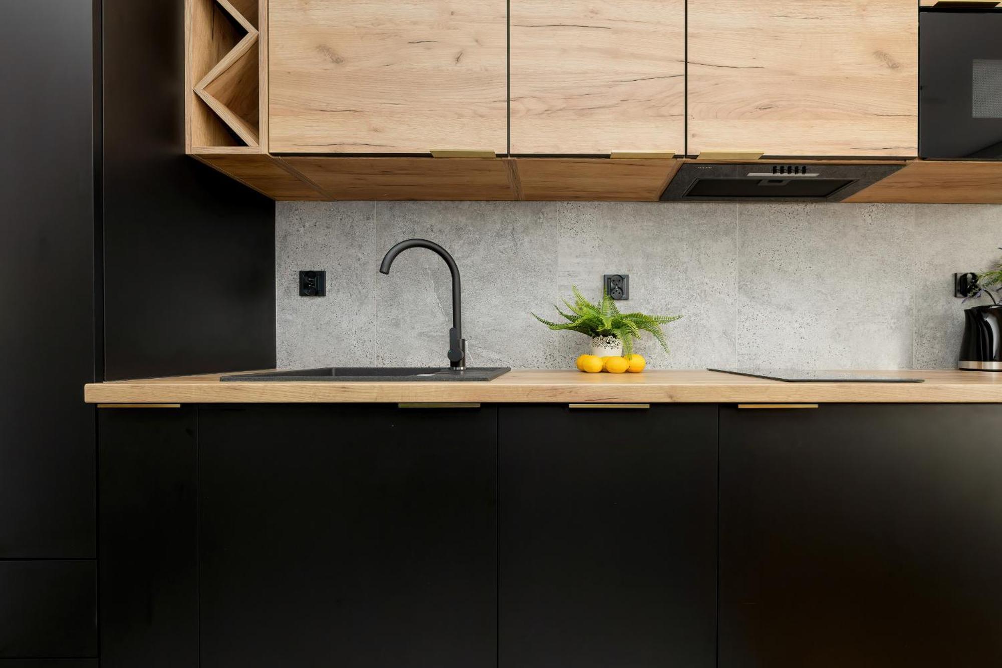 Modern Black & Wooden Apartment Warsaw Near The Airport By Noclegi Renters Экстерьер фото