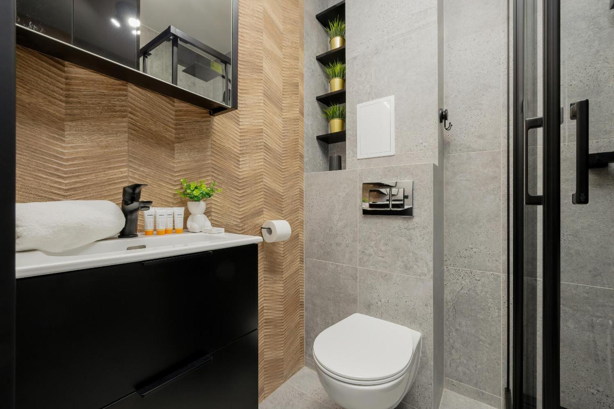 Modern Black & Wooden Apartment Warsaw Near The Airport By Noclegi Renters Экстерьер фото